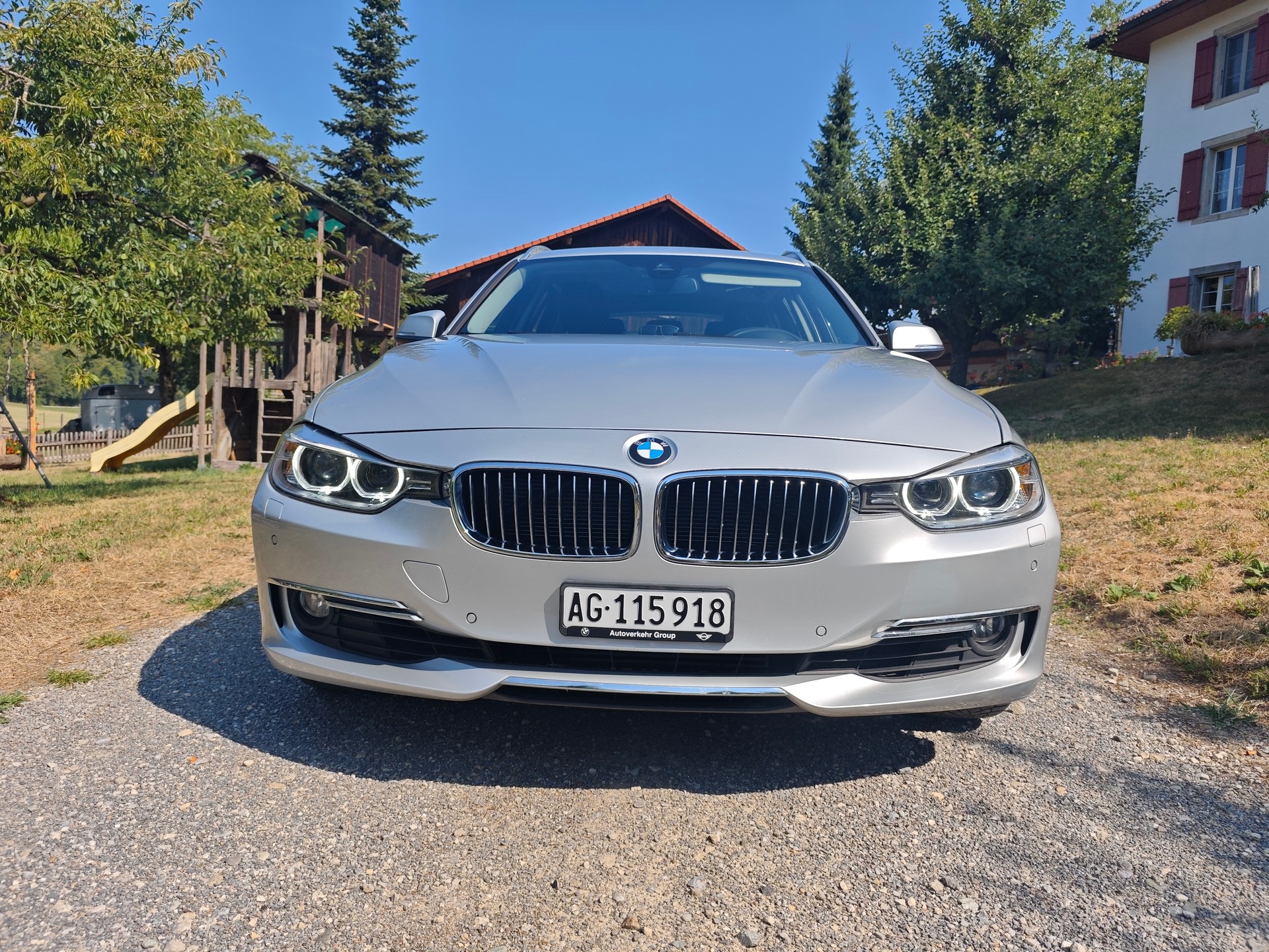 BMW 328i-image-1
