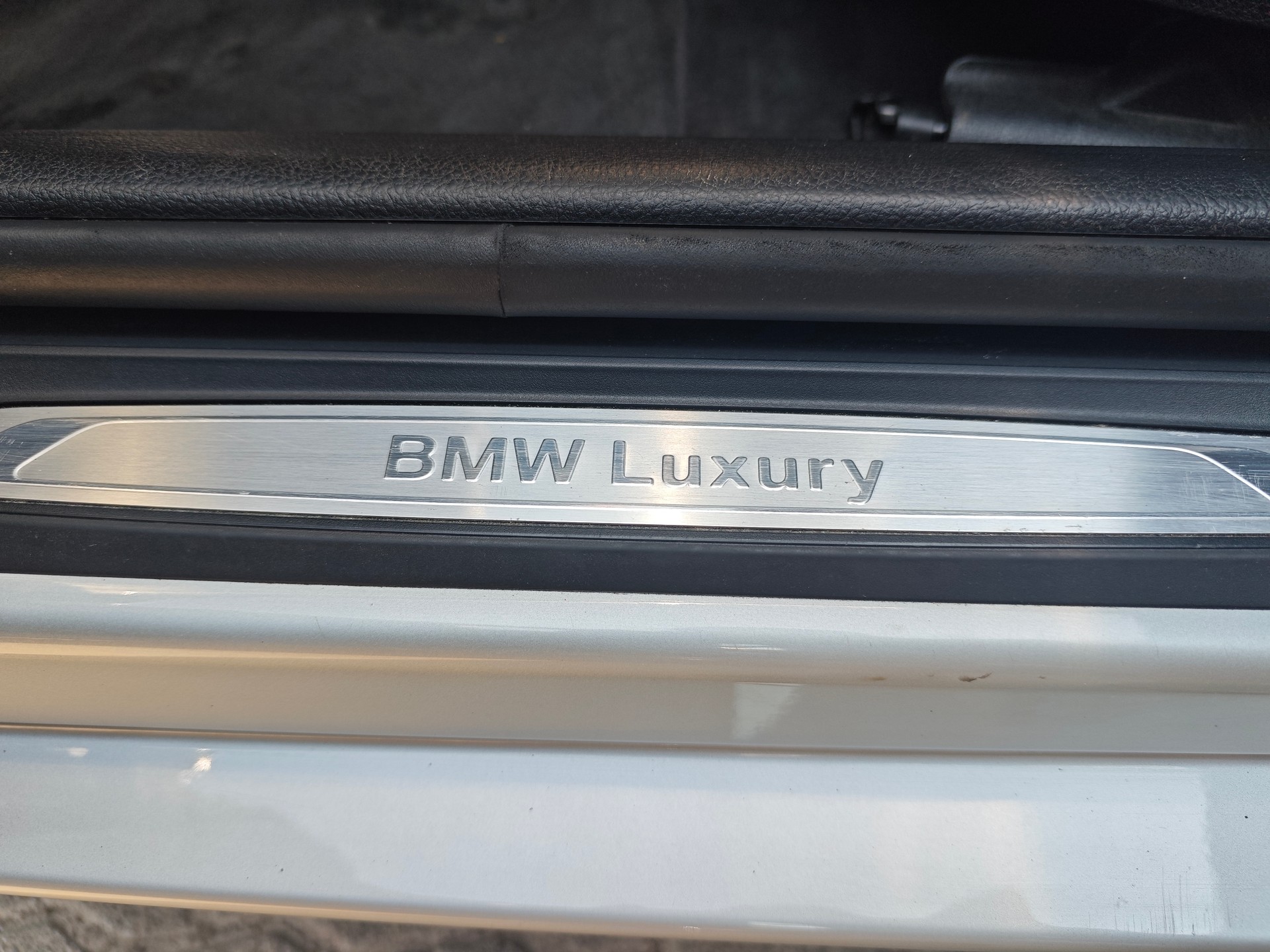 BMW 328i-image-3