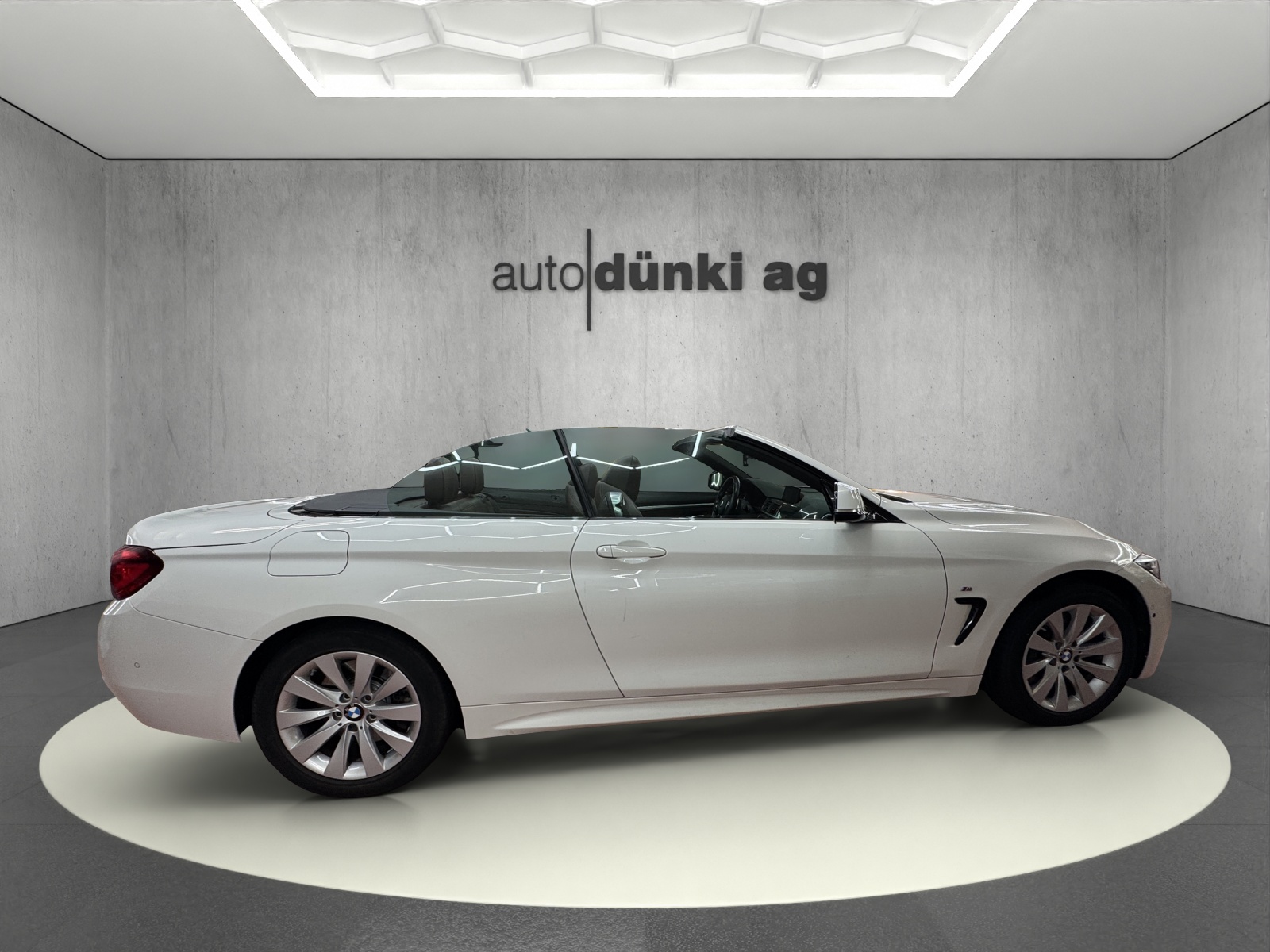 BMW 440i Cabriolet xDrive M Sport Individual Steptronic-image-4