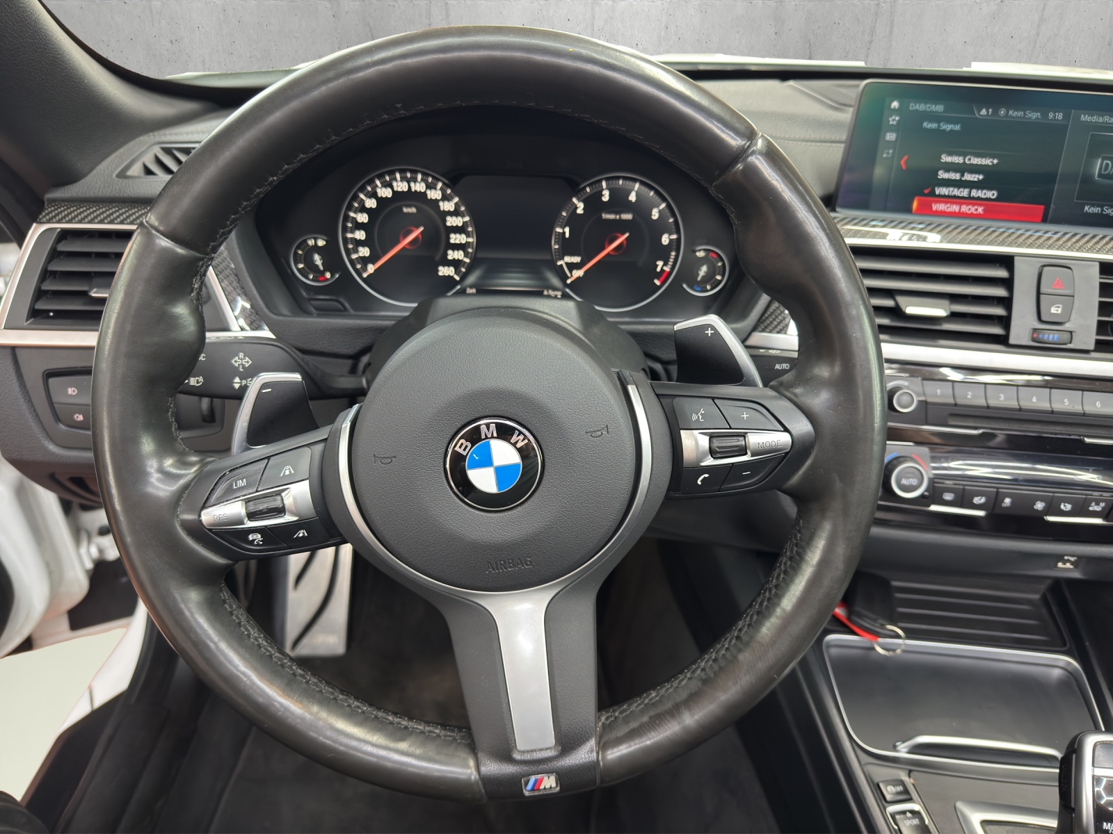 BMW 440i Cabriolet xDrive M Sport Individual Steptronic-image-9