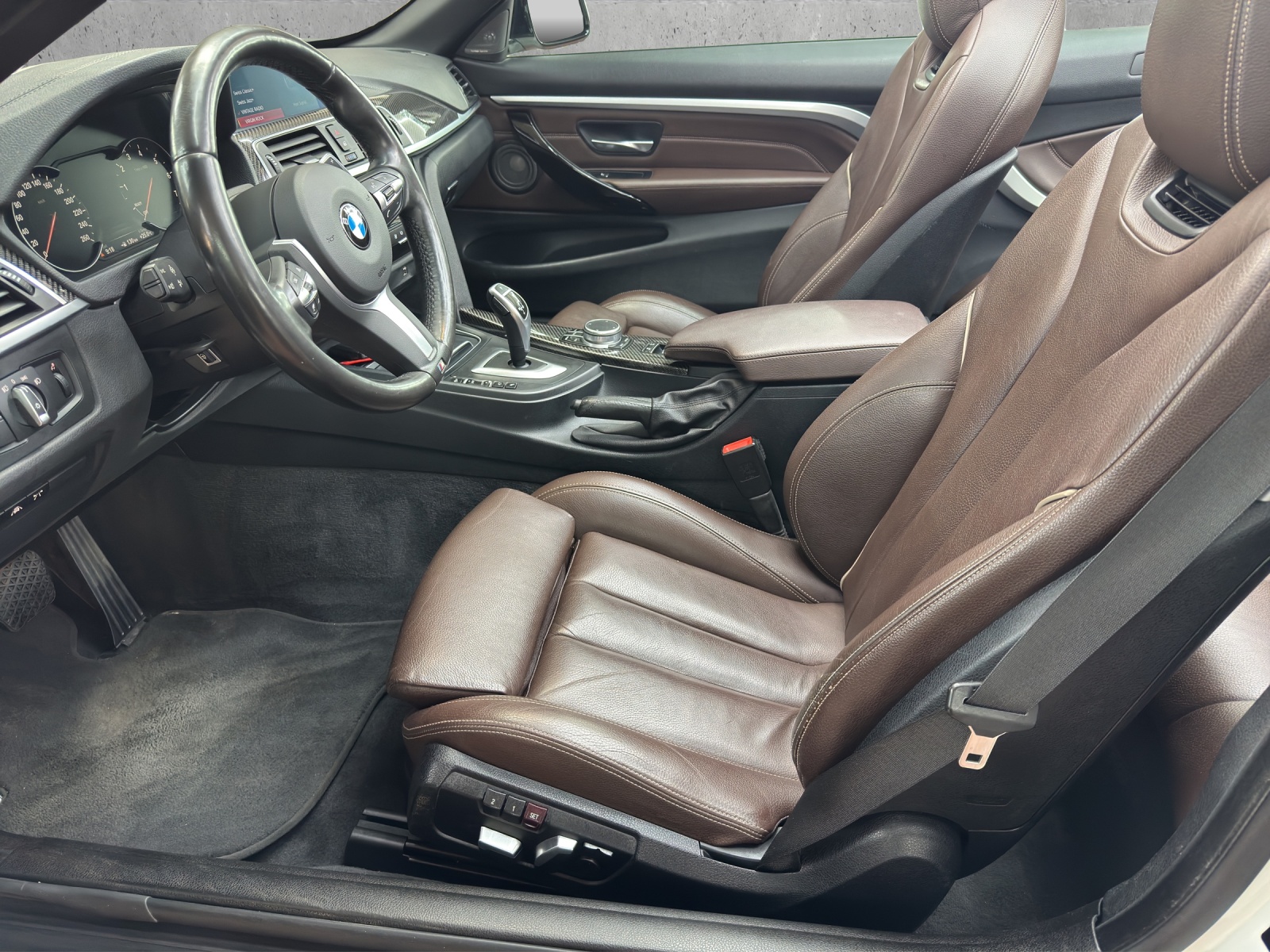 BMW 440i Cabriolet xDrive M Sport Individual Steptronic-image-6