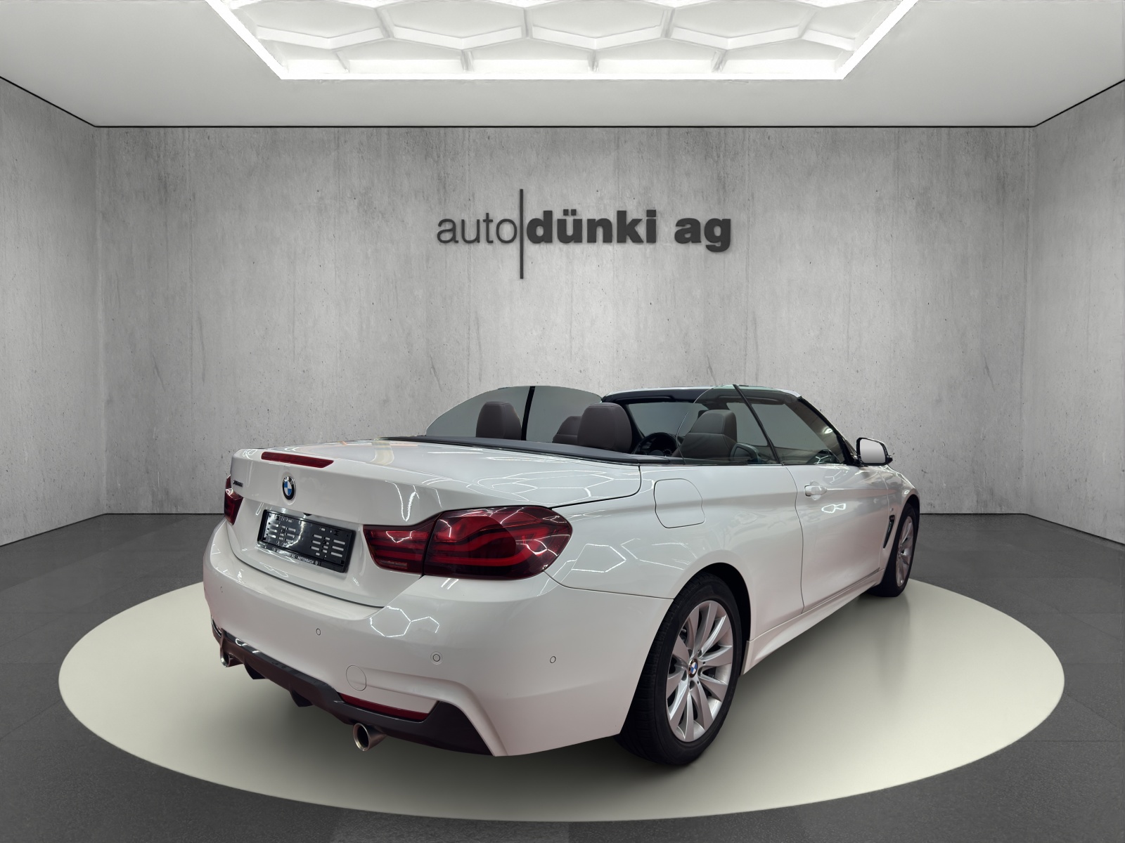 BMW 440i Cabriolet xDrive M Sport Individual Steptronic-image-3