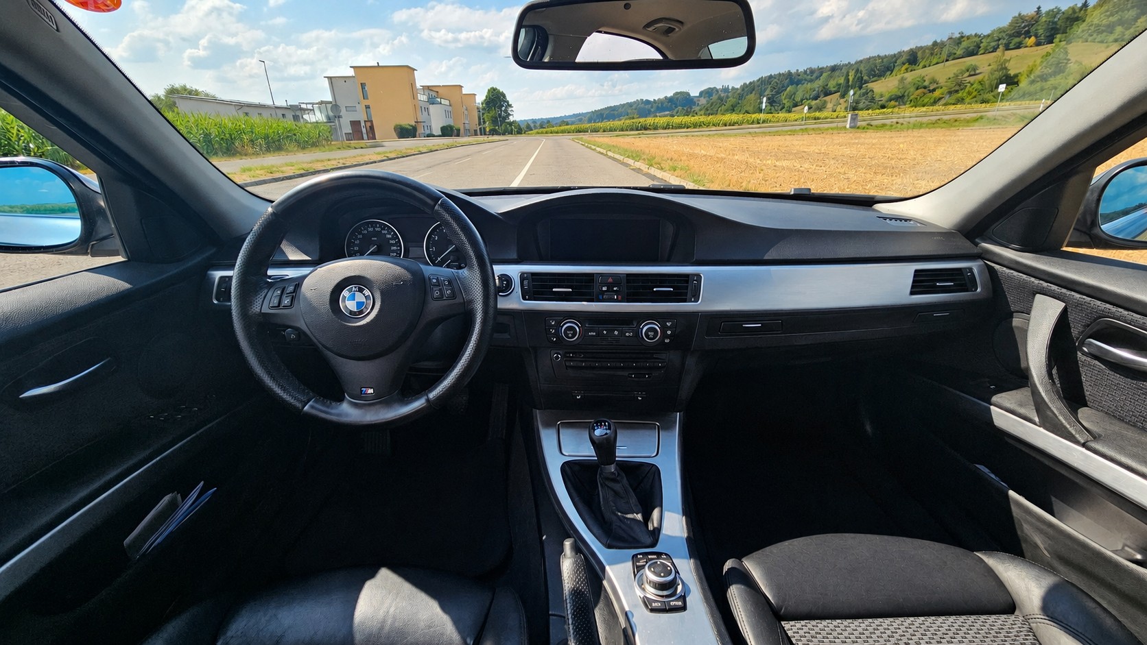 BMW 325i-image-4