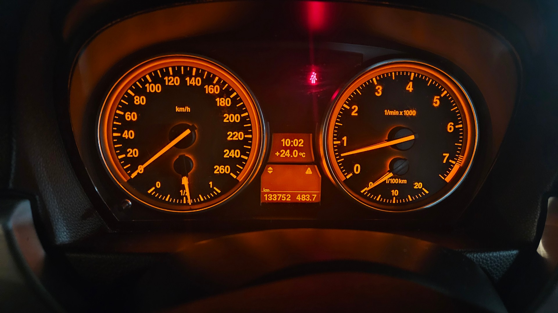 BMW 325i-image-5