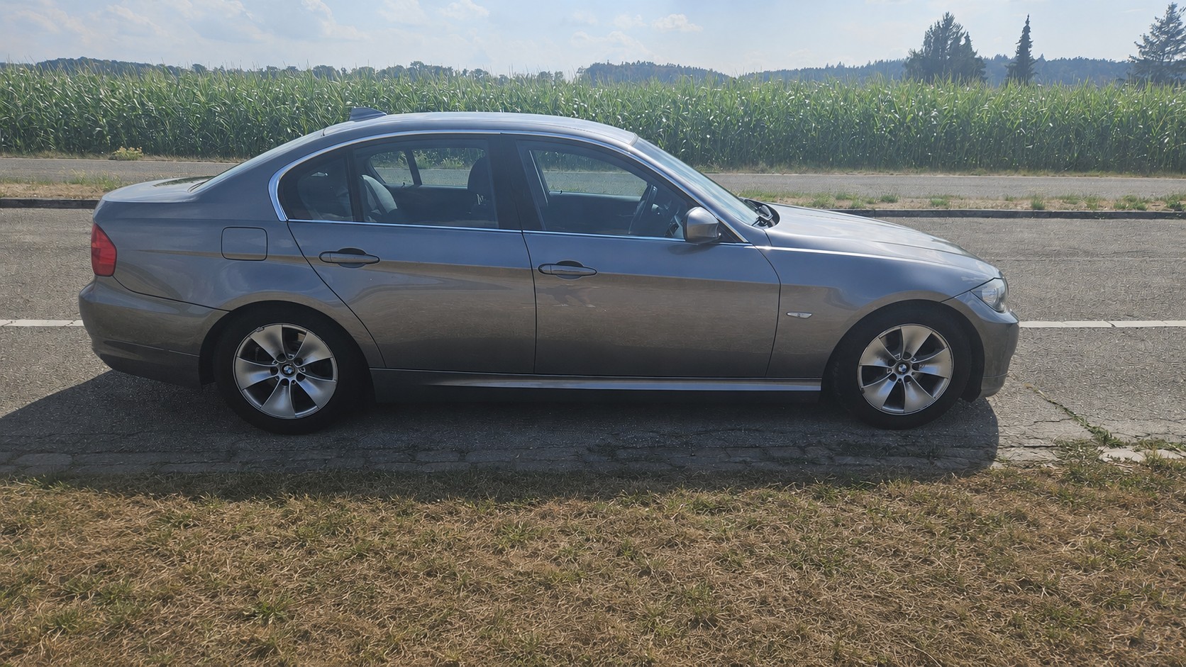 BMW 325i-image-1