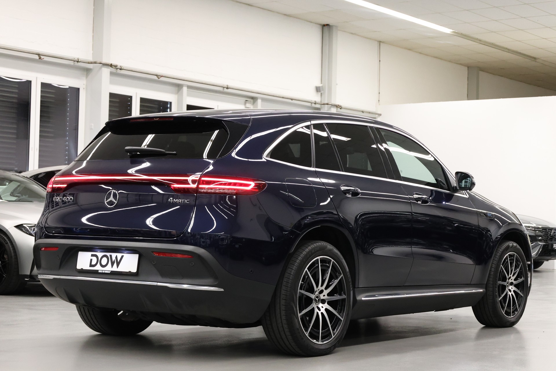 MERCEDES-BENZ EQC 400 AMG Line 4matic-image-3