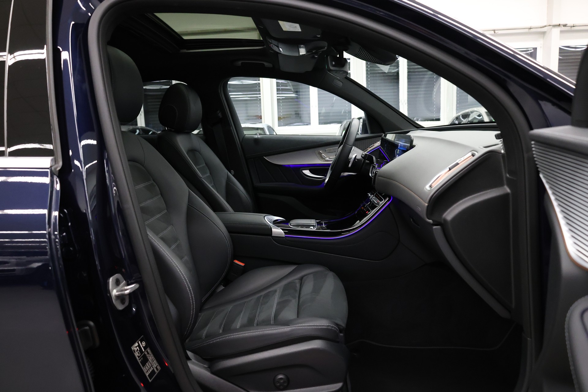 MERCEDES-BENZ EQC 400 AMG Line 4matic-image-13
