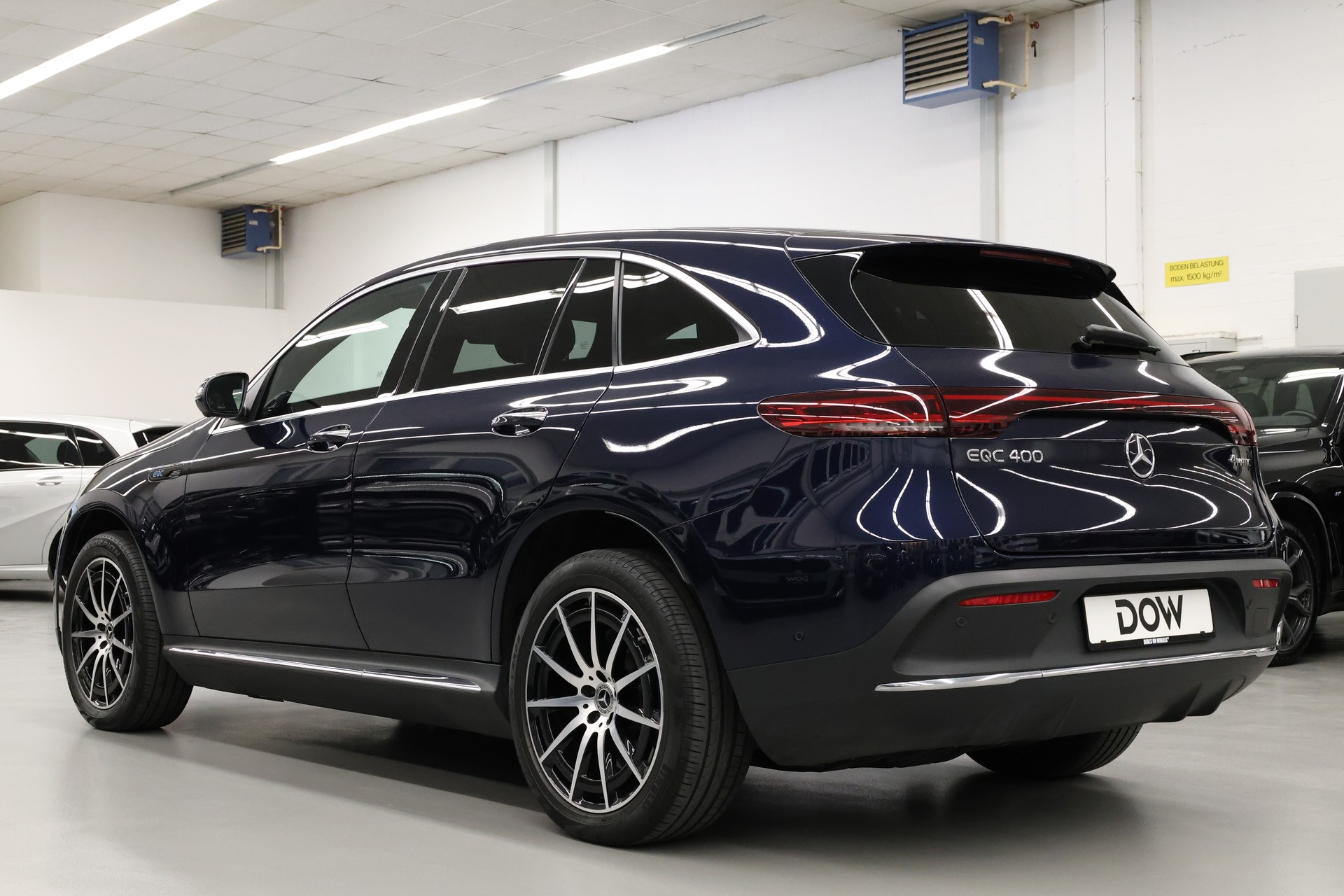 MERCEDES-BENZ EQC 400 AMG Line 4matic-image-4