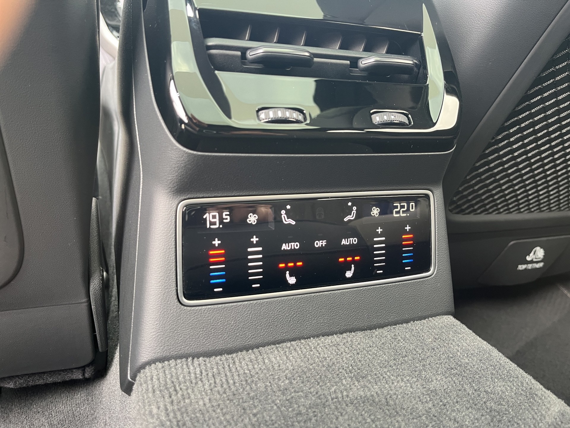 AUDI A6 Avant TFSI quattro 270 kW S tronic*Audi Exclusive, Panodach, S-Sportsitze PLUS, (5-Jahre Garantie)-image-13