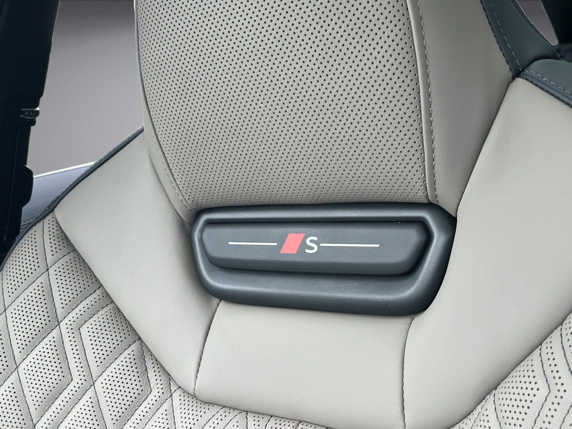 AUDI A6 Avant TFSI quattro 270 kW S tronic*Audi Exclusive, Panodach, S-Sportsitze PLUS, (5-Jahre Garantie)-image-26