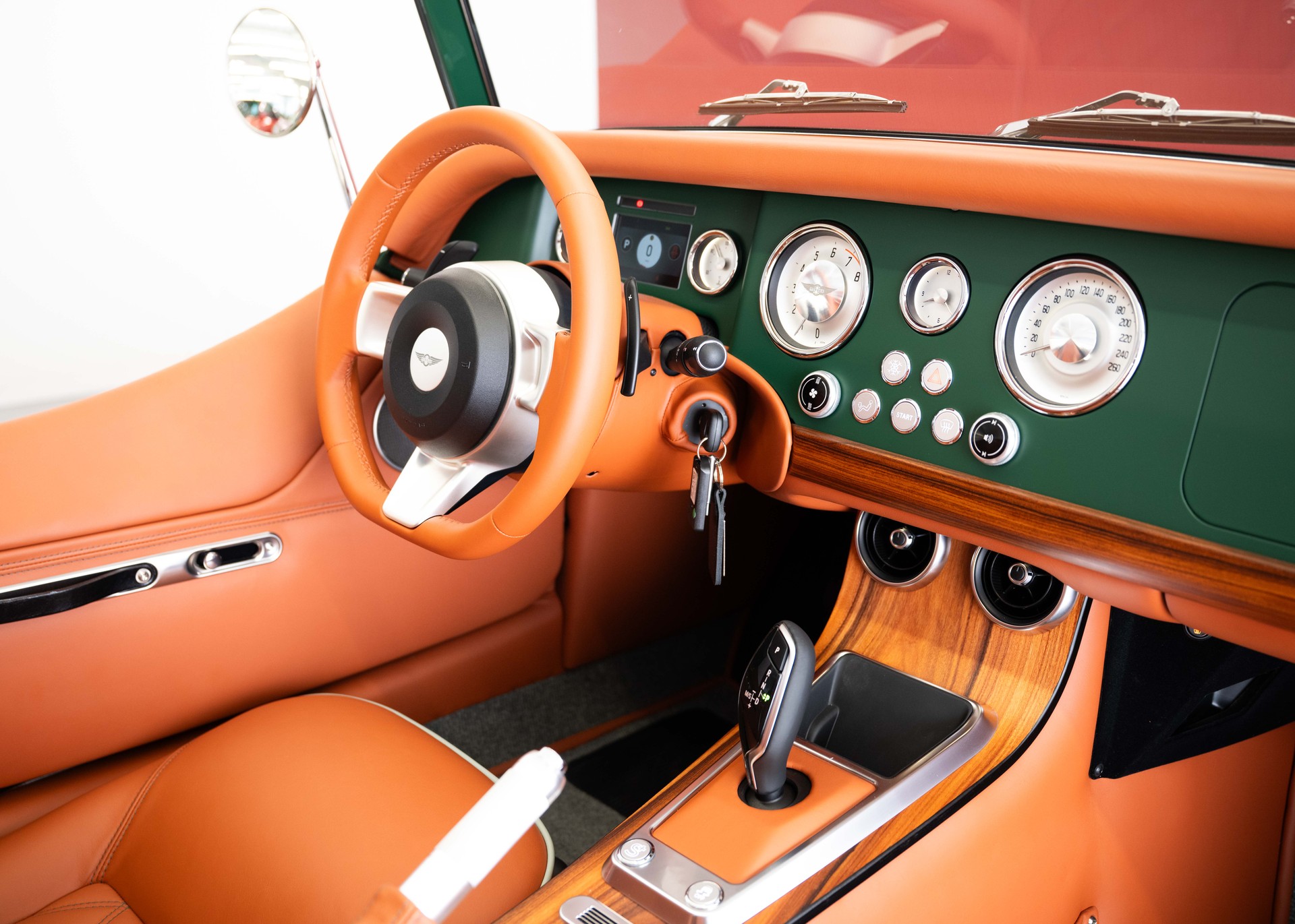MORGAN Plus Four 2.0 Bespoke (MY 26, Swiss new car, 1 of 1 configuration, Porsche Irish Green, 30-month factory warranty)-image-18