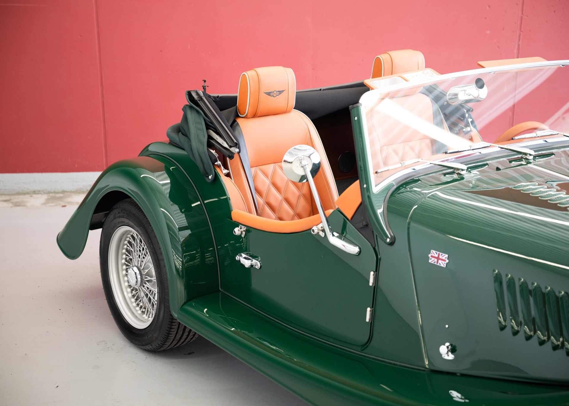 MORGAN Plus Four 2.0 Bespoke (MY 26, Swiss new car, 1 of 1 configuration, Porsche Irish Green, 30-month factory warranty)-image-12
