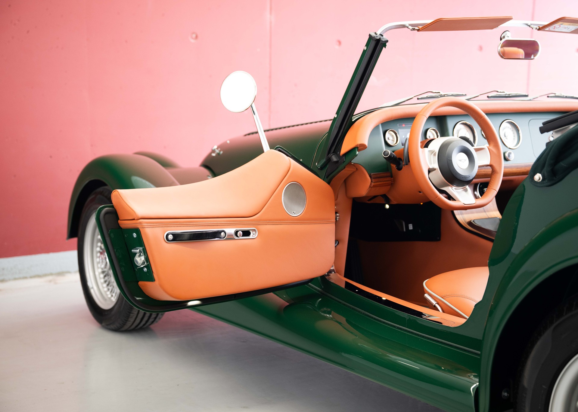 MORGAN Plus Four 2.0 Bespoke (MY 26, Swiss new car, 1 of 1 configuration, Porsche Irish Green, 30-month factory warranty)-image-31