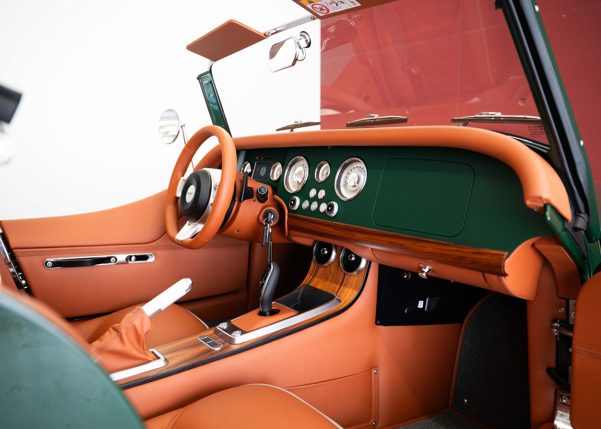 MORGAN Plus Four 2.0 Bespoke (MY 26, Swiss new car, 1 of 1 configuration, Porsche Irish Green, 30-month factory warranty)-image-19