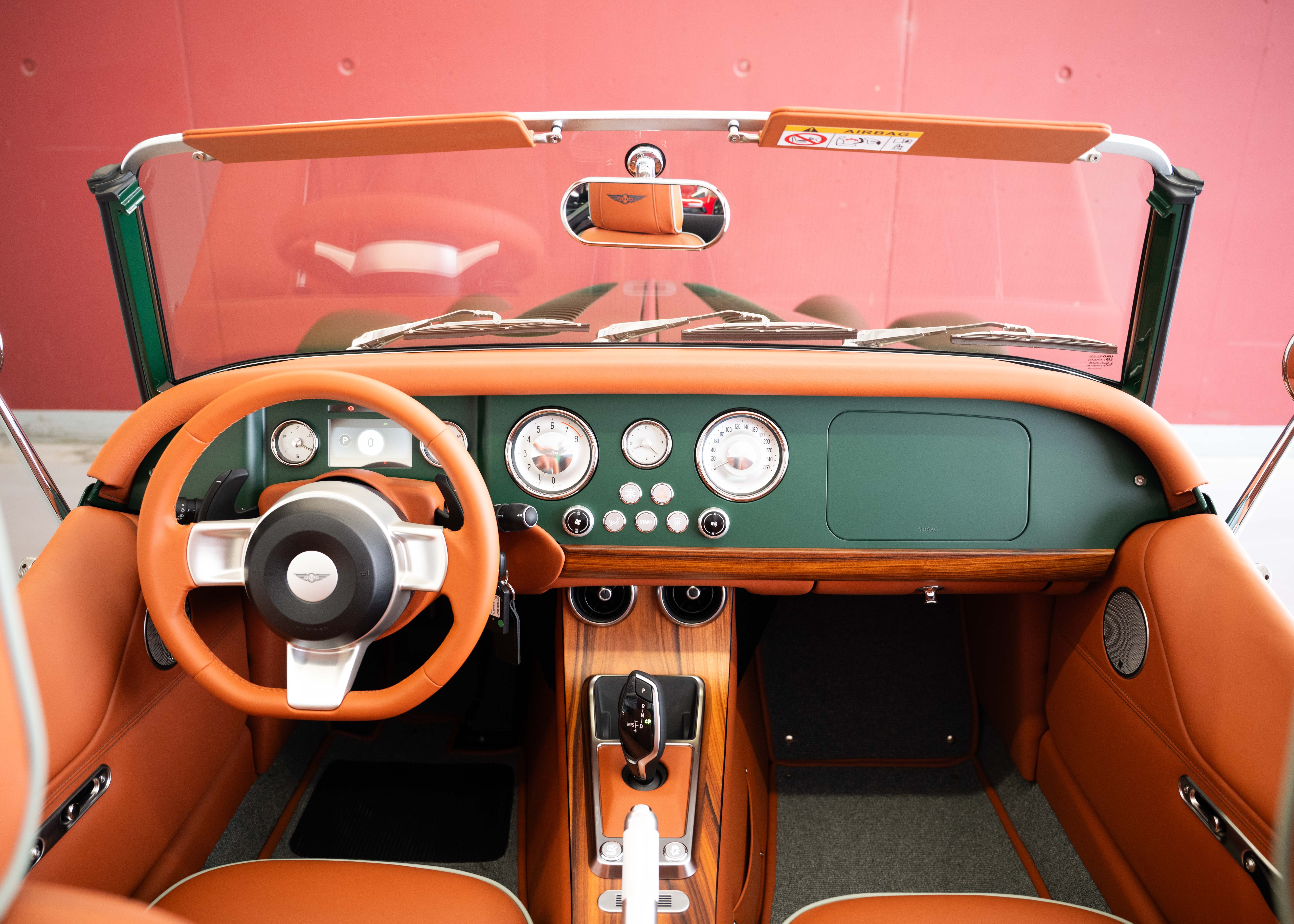 Image MORGAN 4-4 Plus Four 2.0 Bespoke (MY 26, Swiss new car, 1 of 1 configuration, Porsche Irish Green, 30-month factory warranty)