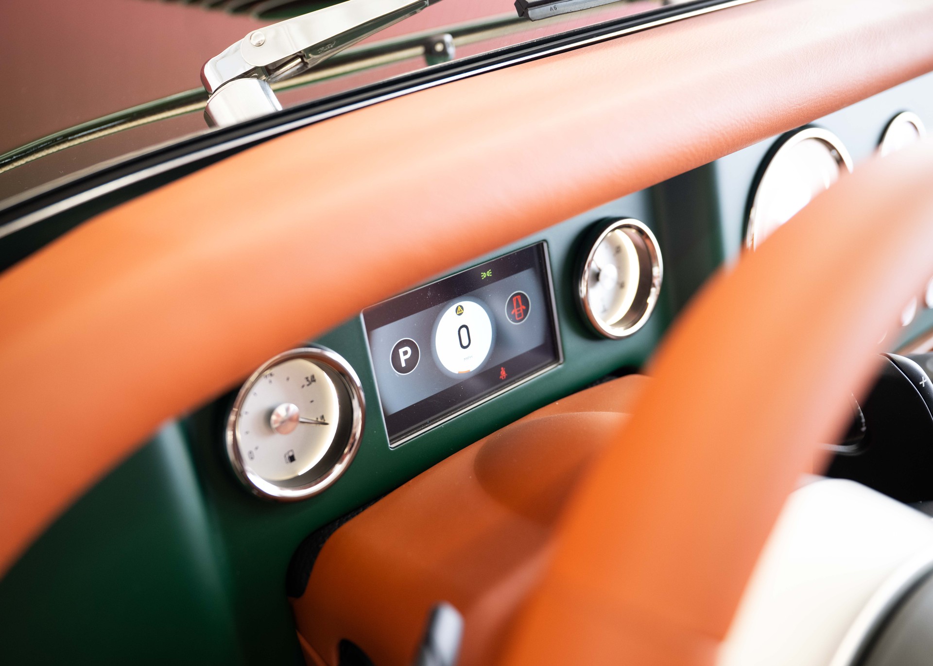 MORGAN Plus Four 2.0 Bespoke (MY 26, Swiss new car, 1 of 1 configuration, Porsche Irish Green, 30-month factory warranty)-image-29