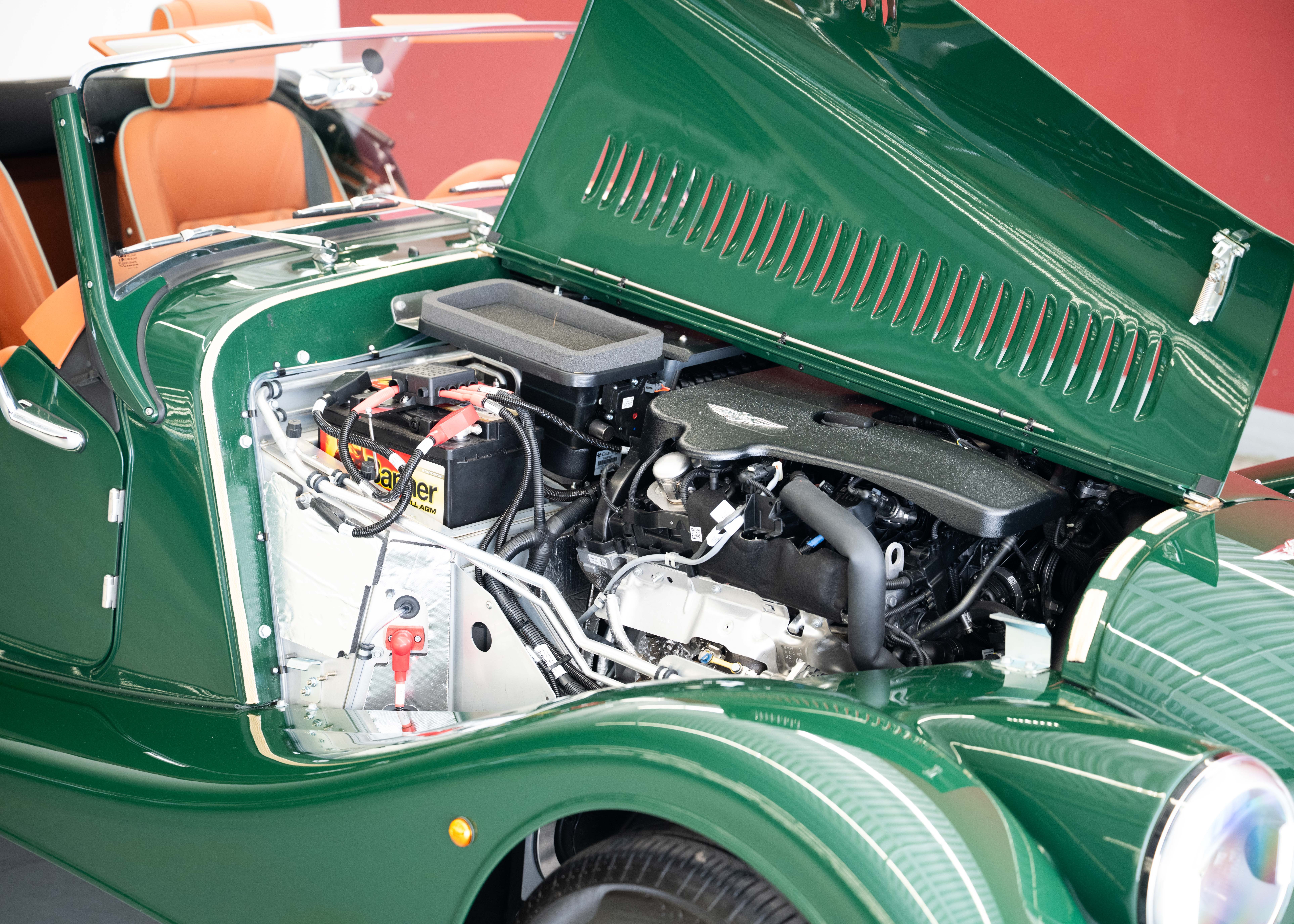 Image MORGAN 4-4 Plus Four 2.0 Bespoke (MY 26, Swiss new car, 1 of 1 configuration, Porsche Irish Green, 30-month factory warranty)