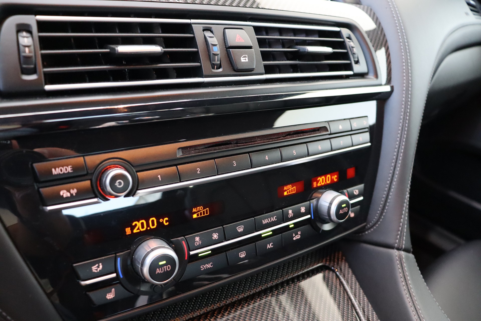 BMW M6 GRAN COUPÉ DRIVELOGIC ** BANG & OLUFSEN ** VOLLLEDER ** ORIGINALZUSTAND **-image-25