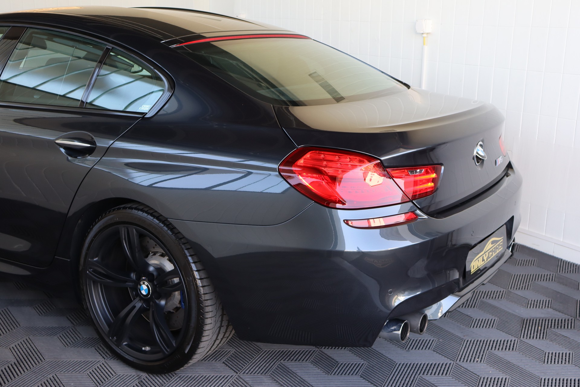 BMW M6 GRAN COUPÉ DRIVELOGIC ** BANG & OLUFSEN ** VOLLLEDER ** ORIGINALZUSTAND **-image-8