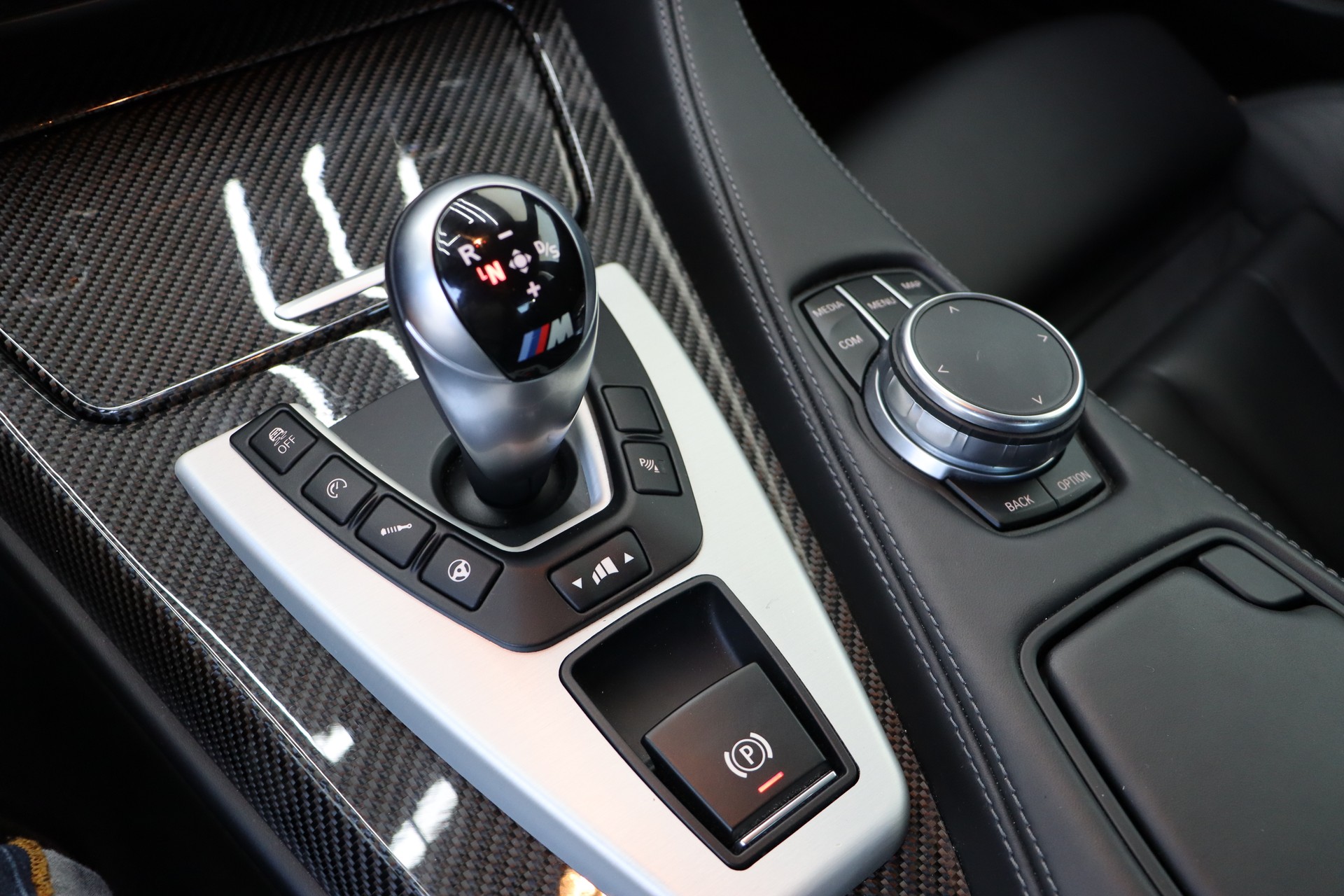BMW M6 GRAN COUPÉ DRIVELOGIC ** BANG & OLUFSEN ** VOLLLEDER ** ORIGINALZUSTAND **-image-21