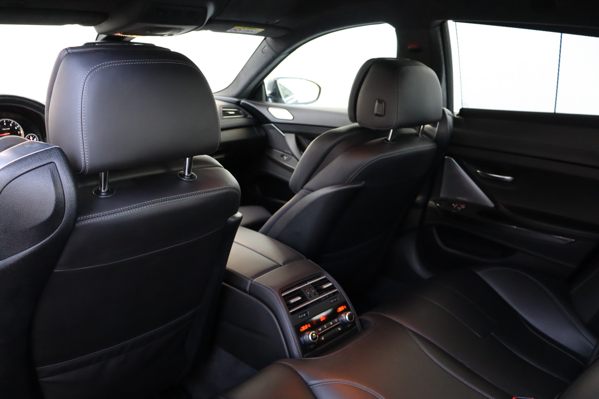 BMW M6 GRAN COUPÉ DRIVELOGIC ** BANG & OLUFSEN ** VOLLLEDER ** ORIGINALZUSTAND **-image-13