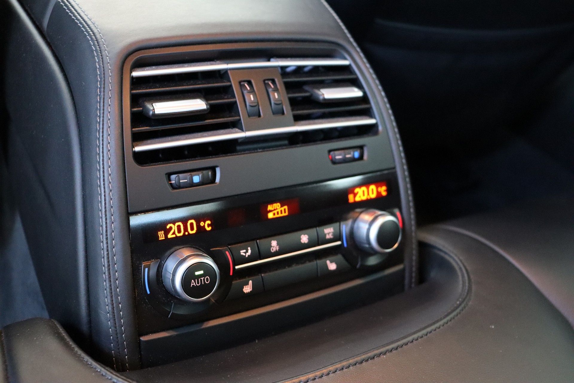 BMW M6 GRAN COUPÉ DRIVELOGIC ** BANG & OLUFSEN ** VOLLLEDER ** ORIGINALZUSTAND **-image-15