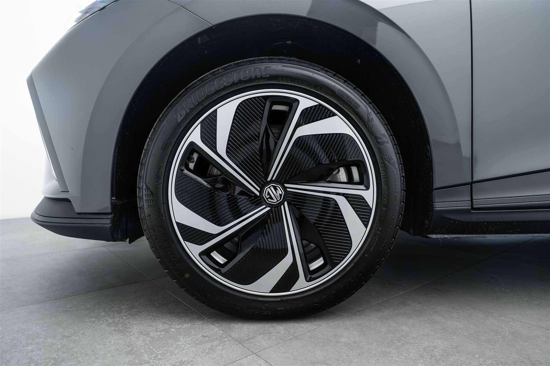 MG MG 4 EV 64kWh Premium Facelift Automat-image-5