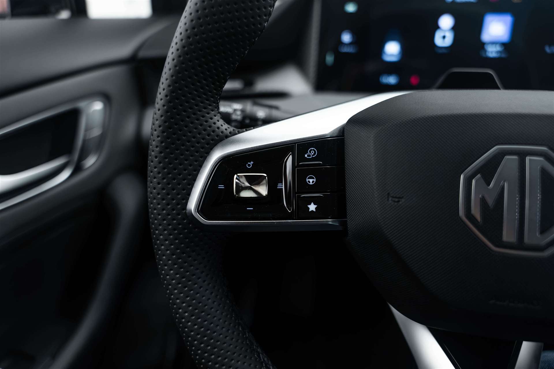 MG MG 4 EV 64kWh Premium Facelift Automat-image-15