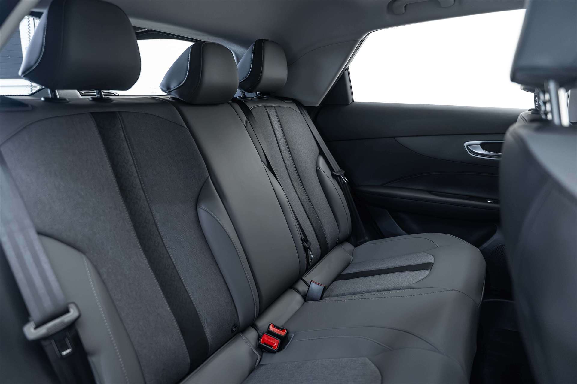 MG MG 4 EV 64kWh Premium Facelift Automat-image-13