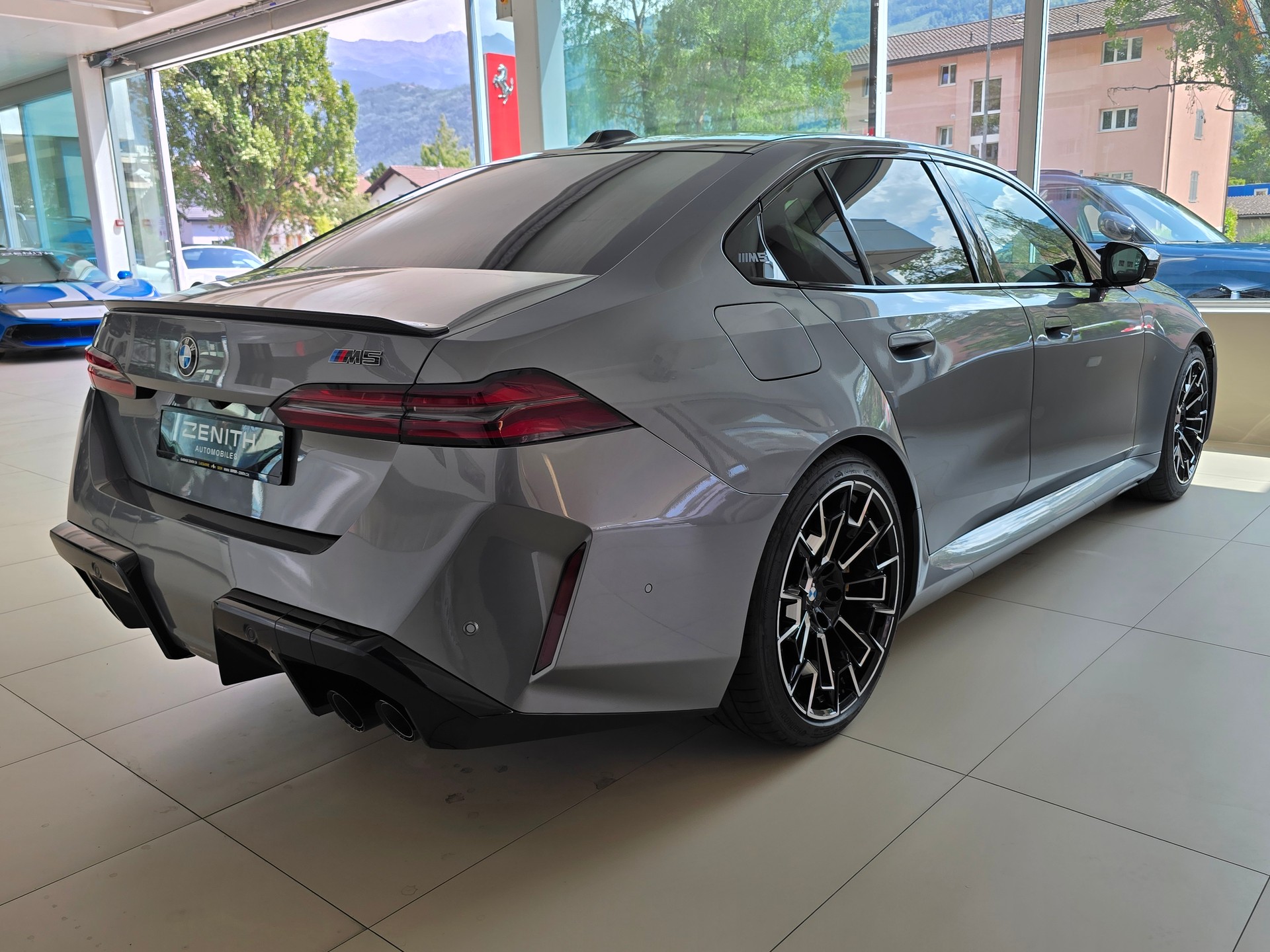 BMW M5 xDrive-image-4