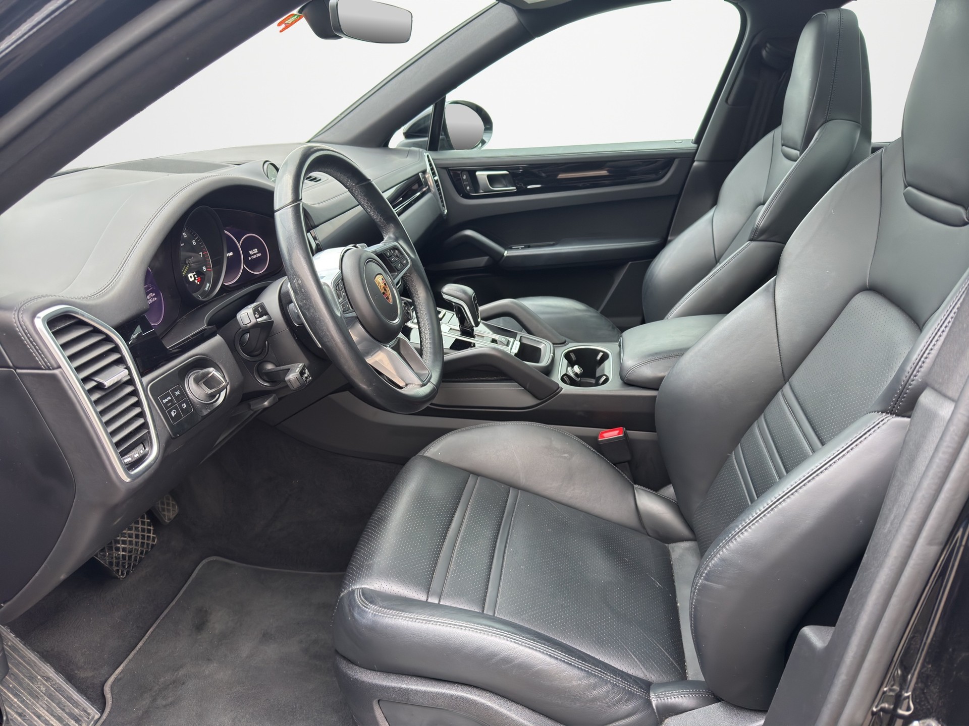PORSCHE Cayenne Coupé 3.0 V6 E-Hybrid-image-12