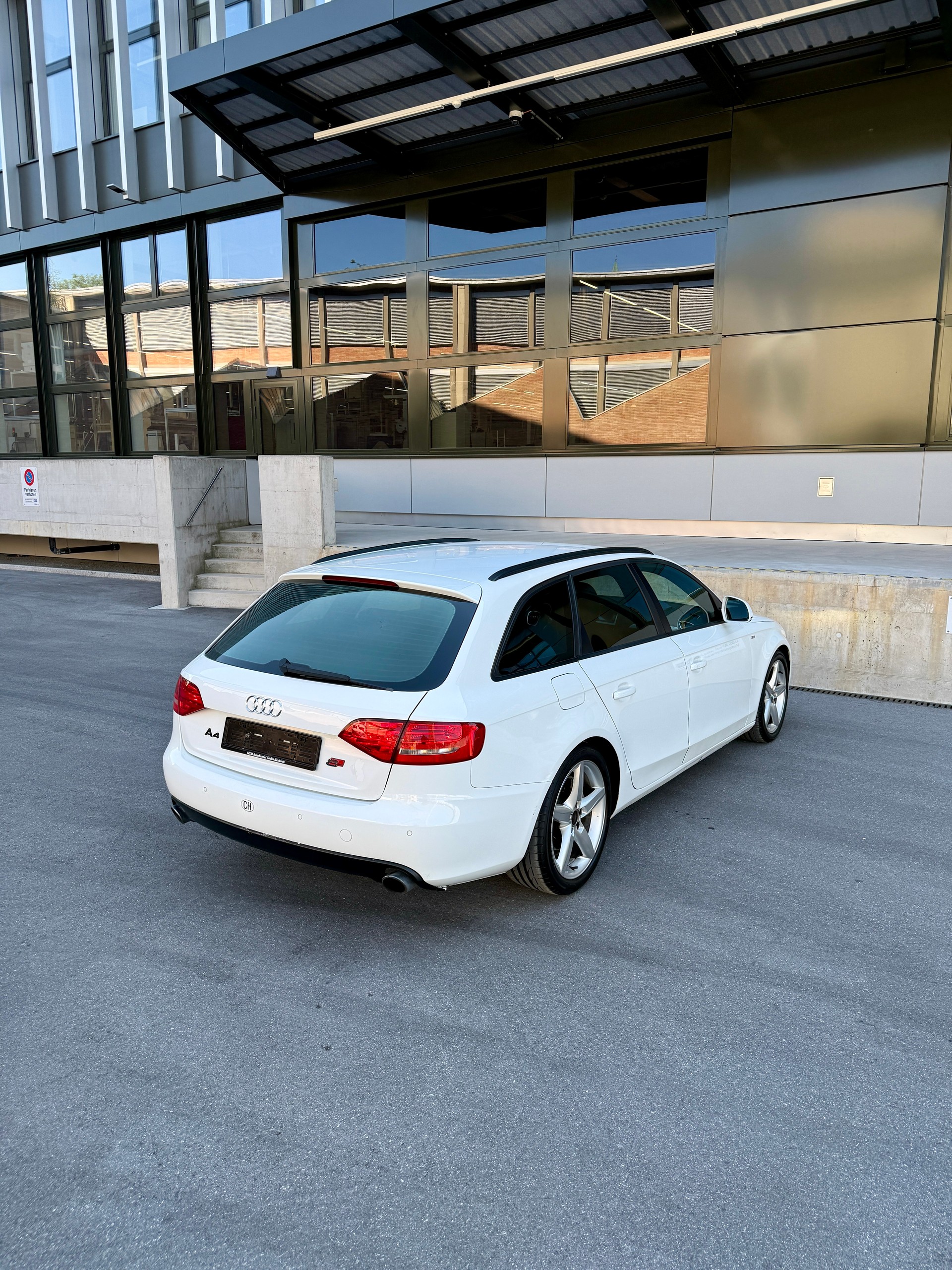 AUDI A4 2.0 tfsi Multitronic-image-4
