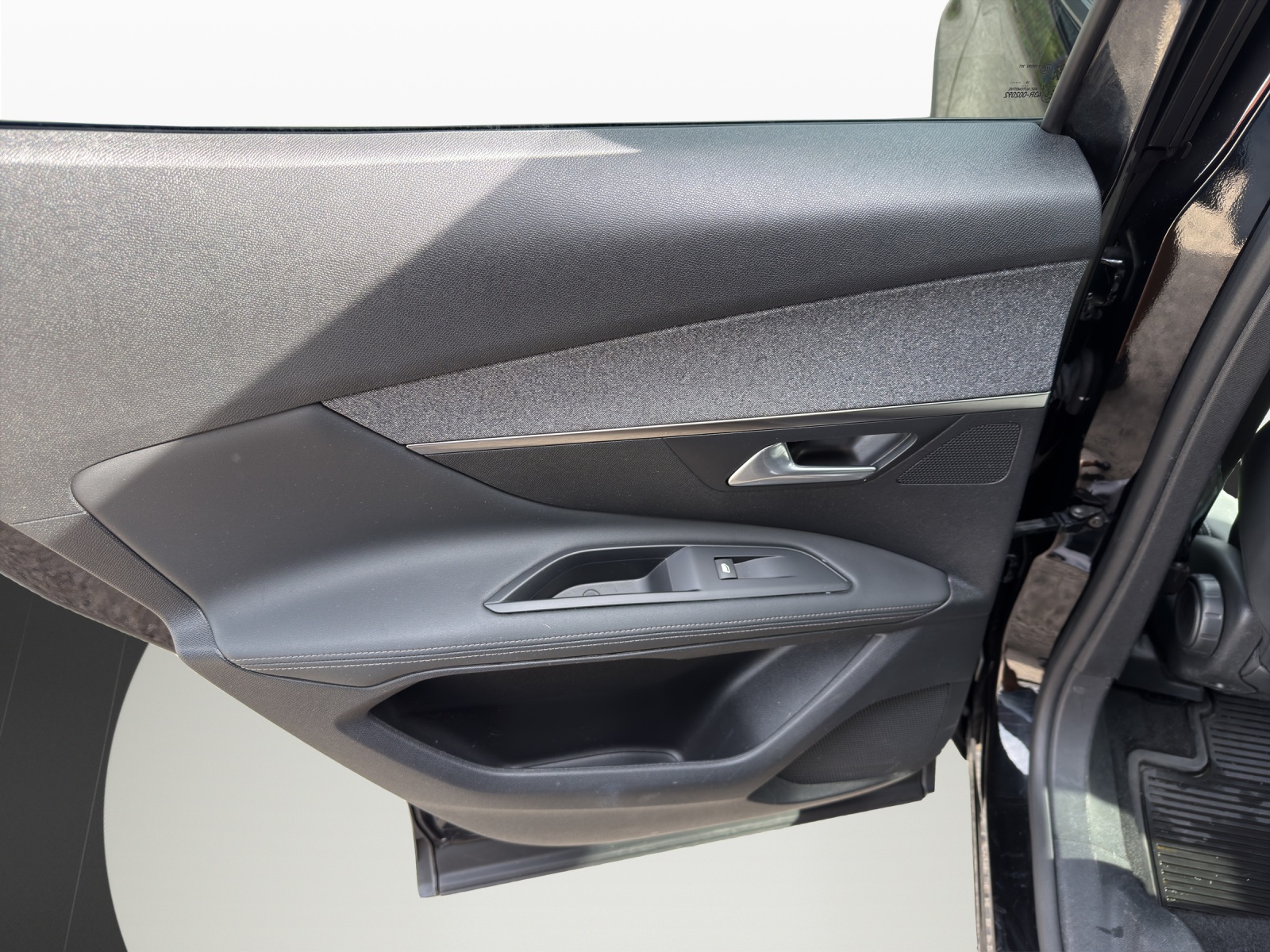 PEUGEOT 3008 1.2 PureTech Allure EAT-image-16