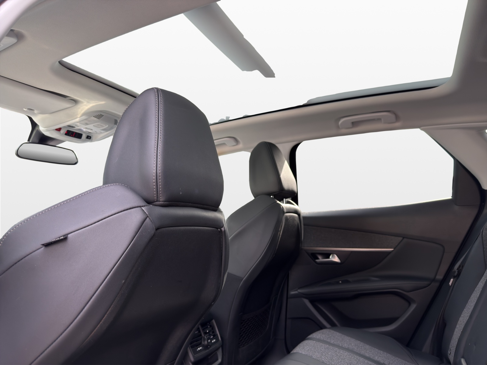 PEUGEOT 3008 1.2 PureTech Allure EAT-image-15