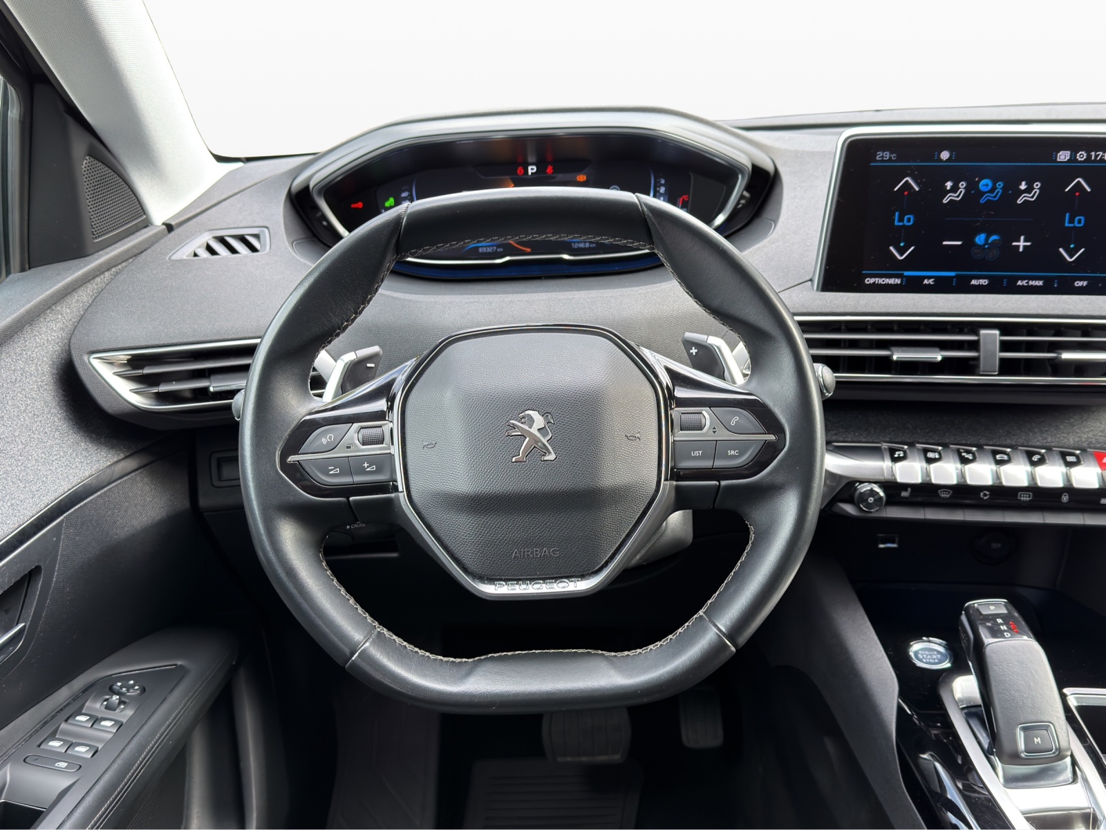 PEUGEOT 3008 1.2 PureTech Allure EAT-image-10