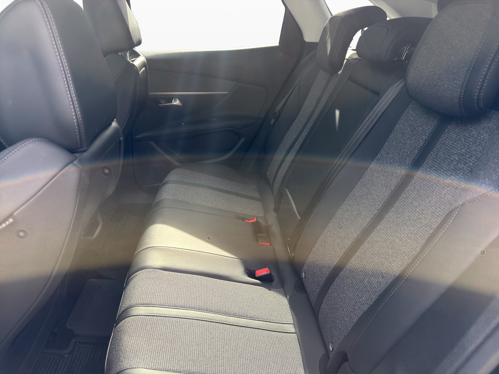 PEUGEOT 3008 1.2 PureTech Allure EAT-image-17