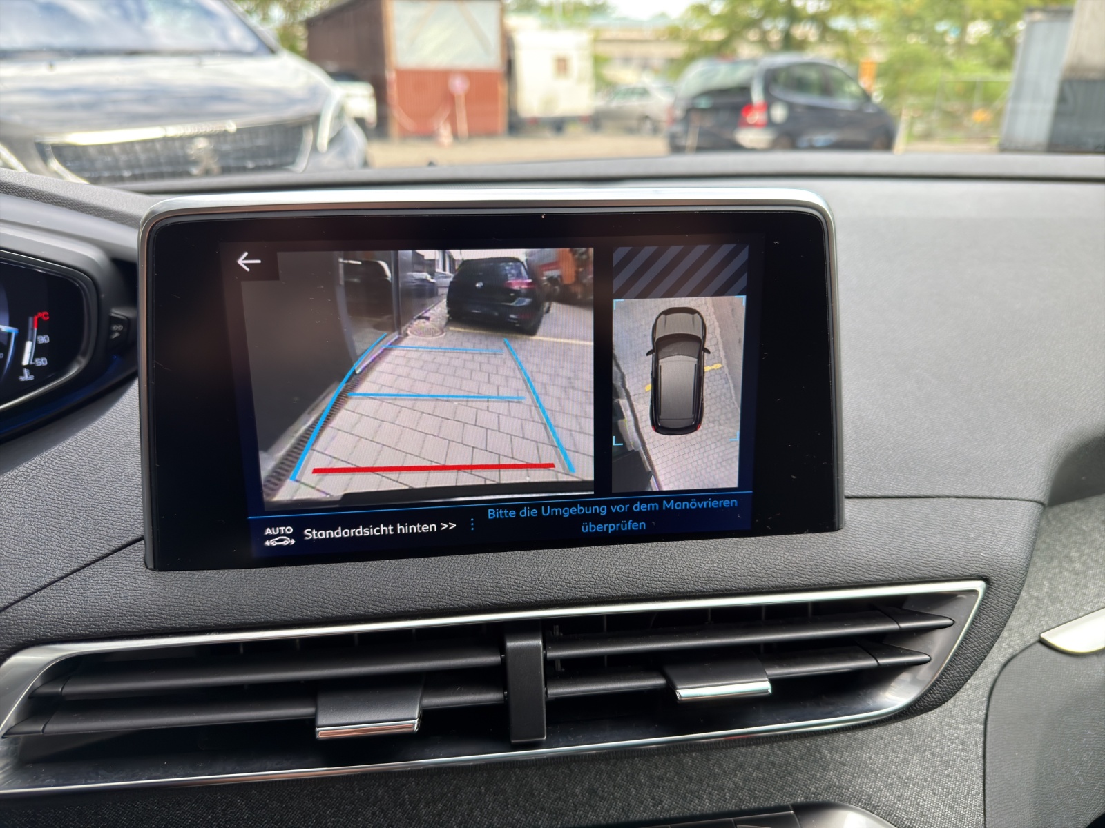 PEUGEOT 3008 1.2 PureTech Allure EAT-image-21