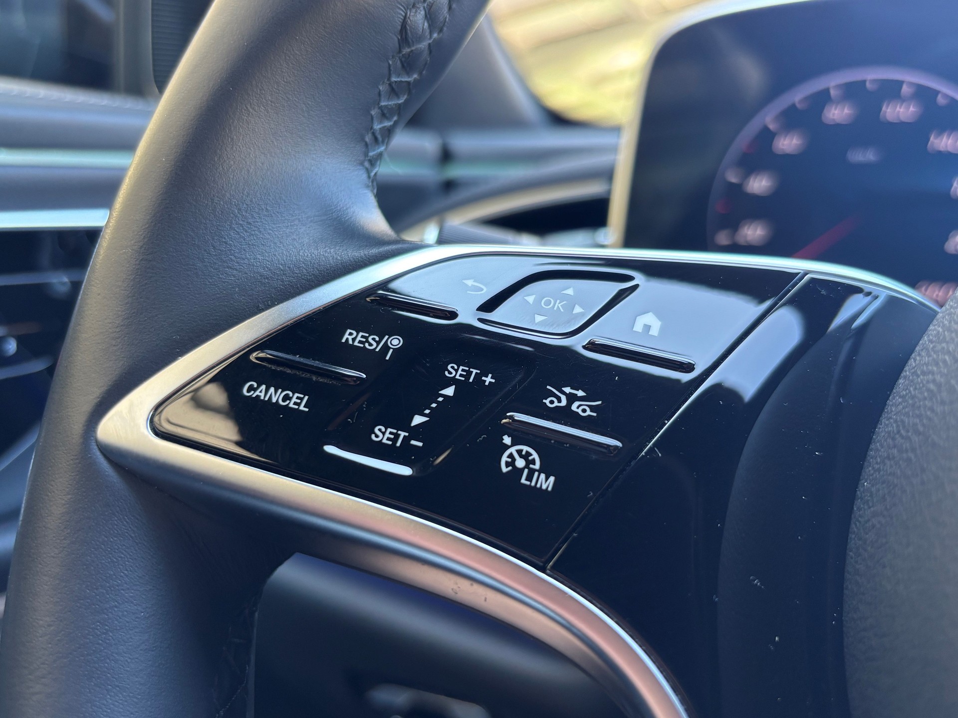 MERCEDES-BENZ E 220d All-Terrain 4Matic 9G-Tronic-image-10