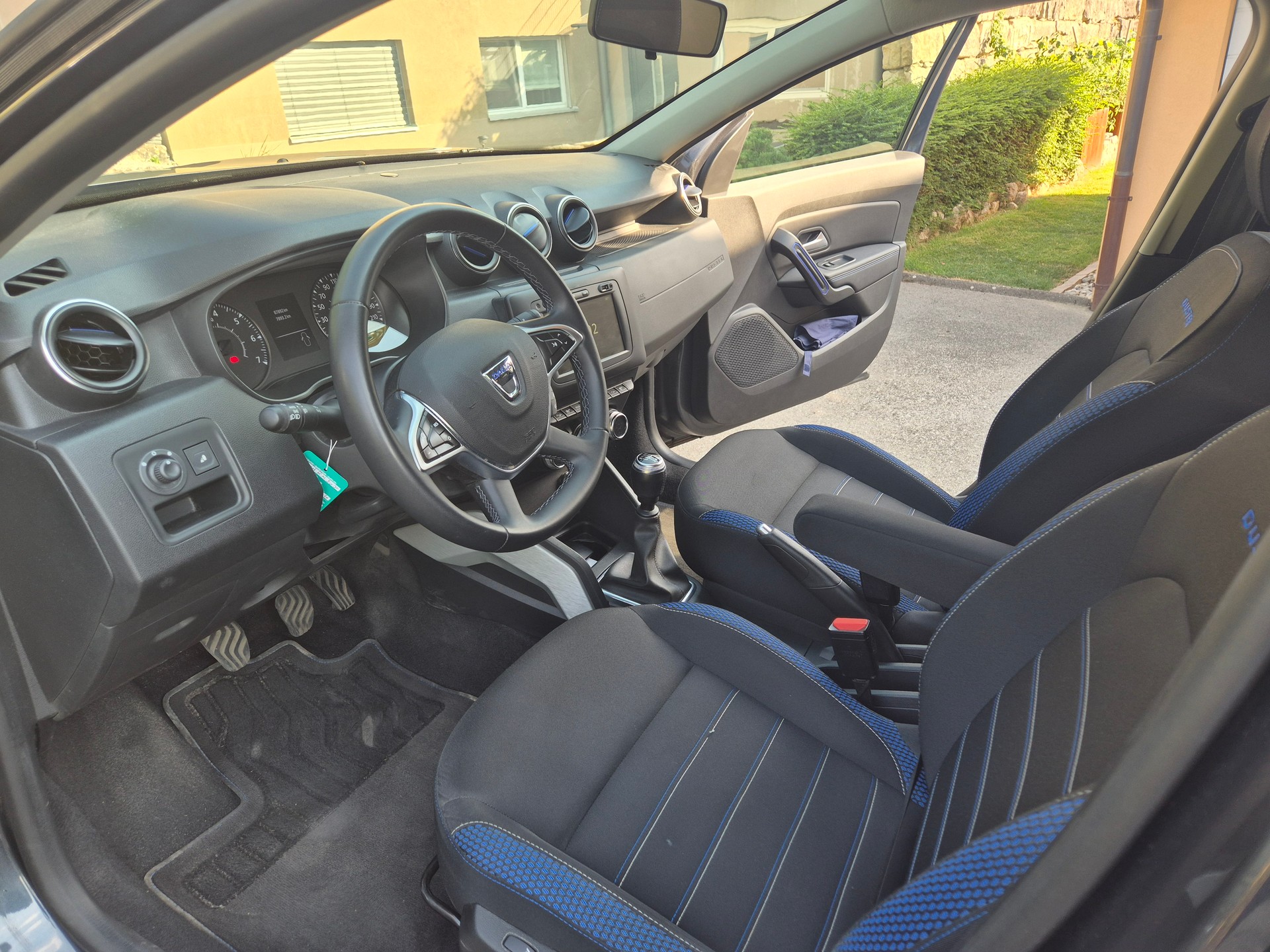 DACIA 1.3 TCe 150 Celebration 4WD-image-3