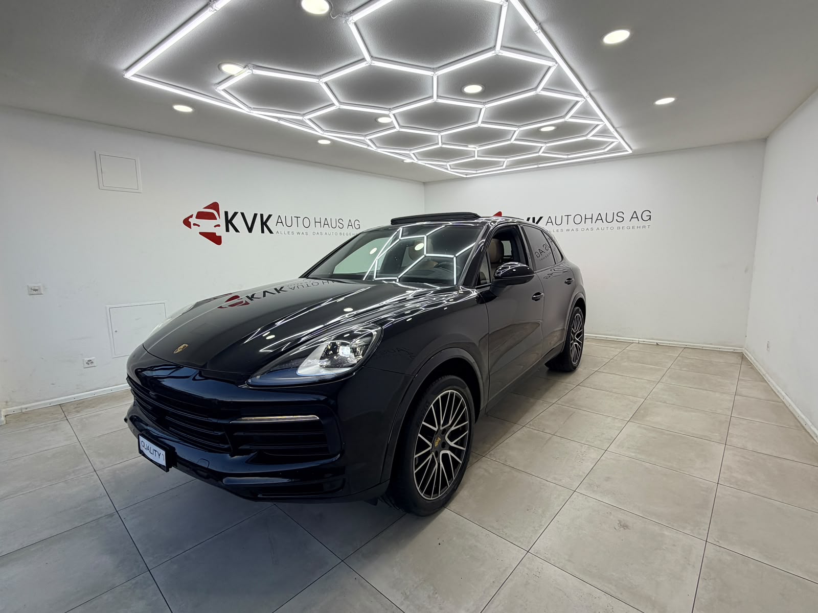 PORSCHE Cayenne V6 3.0 | Vollaustattung | CH-Fahrzeug | Panorama |-image-1