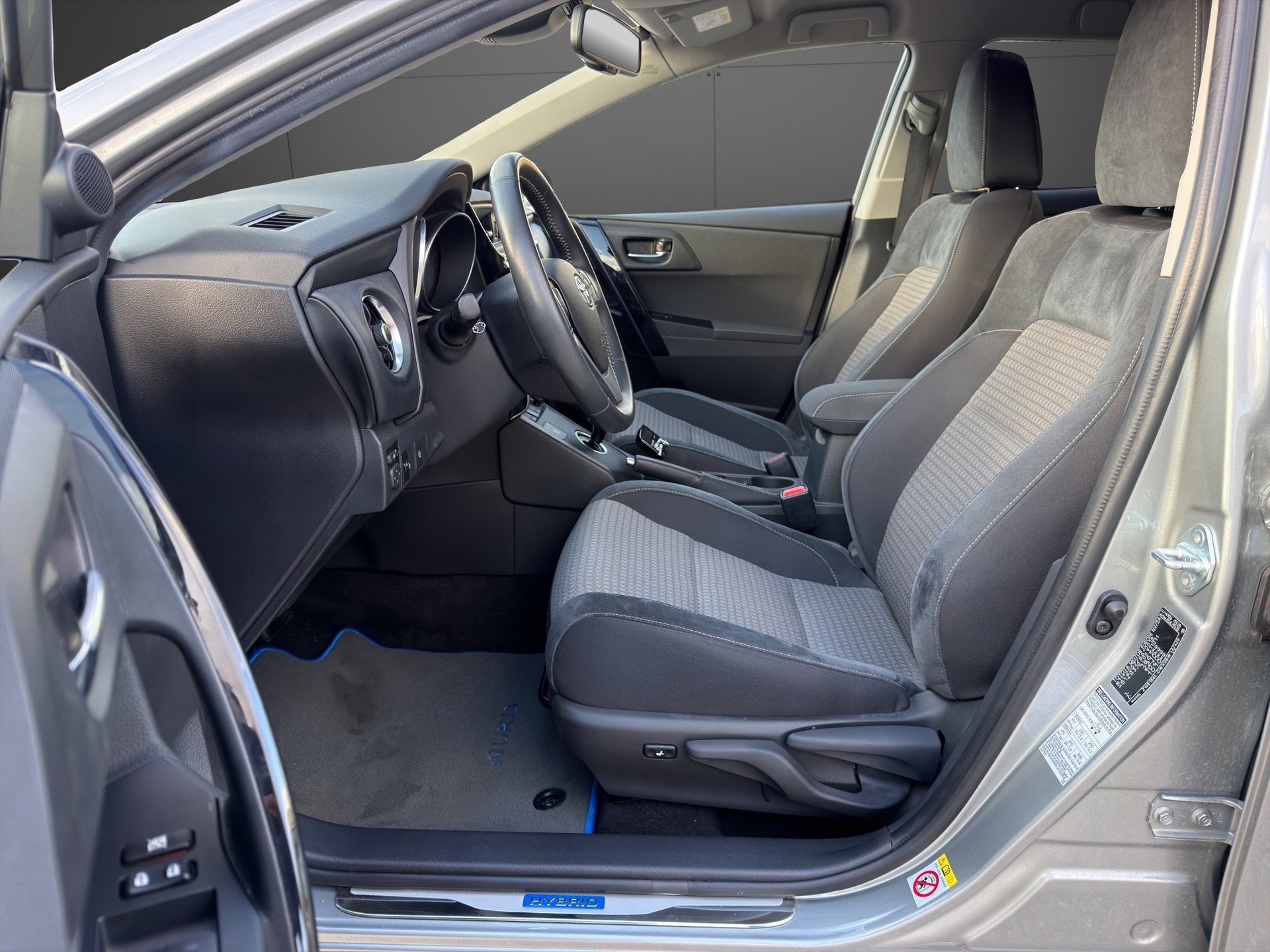 TOYOTA Auris Touring Sports 1.8 HSD Edition S e-CVT-image-10