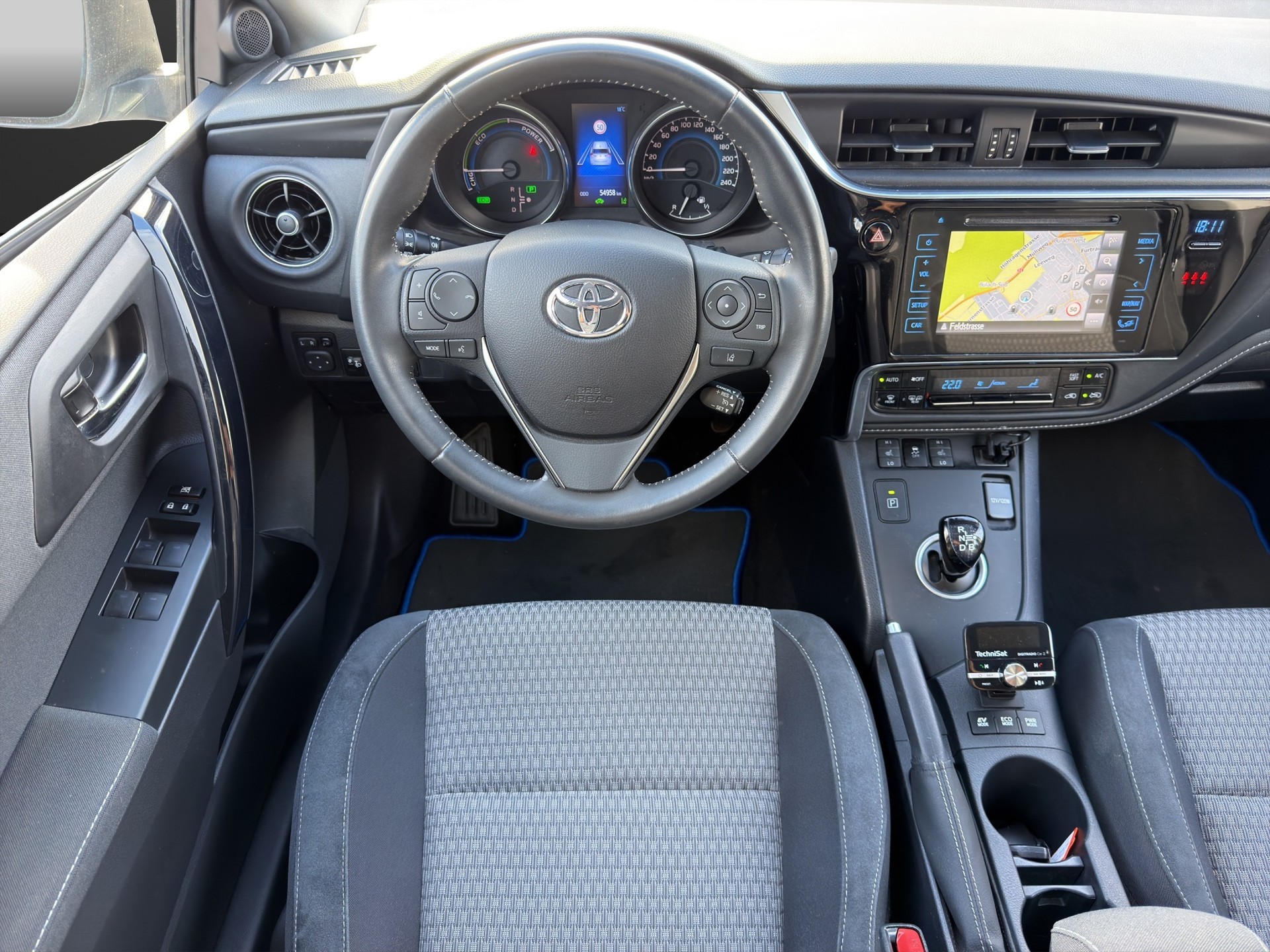 TOYOTA Auris Touring Sports 1.8 HSD Edition S e-CVT-image-9