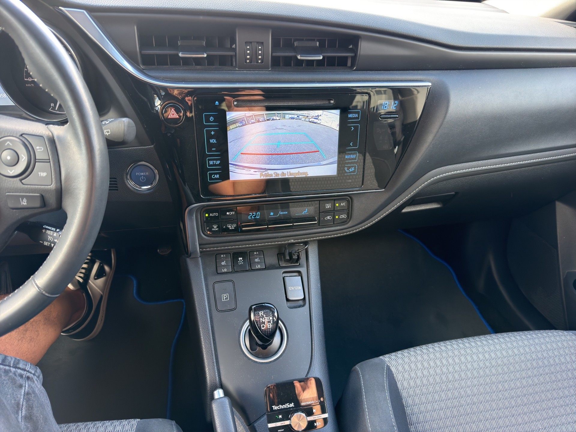 TOYOTA Auris Touring Sports 1.8 HSD Edition S e-CVT-image-15