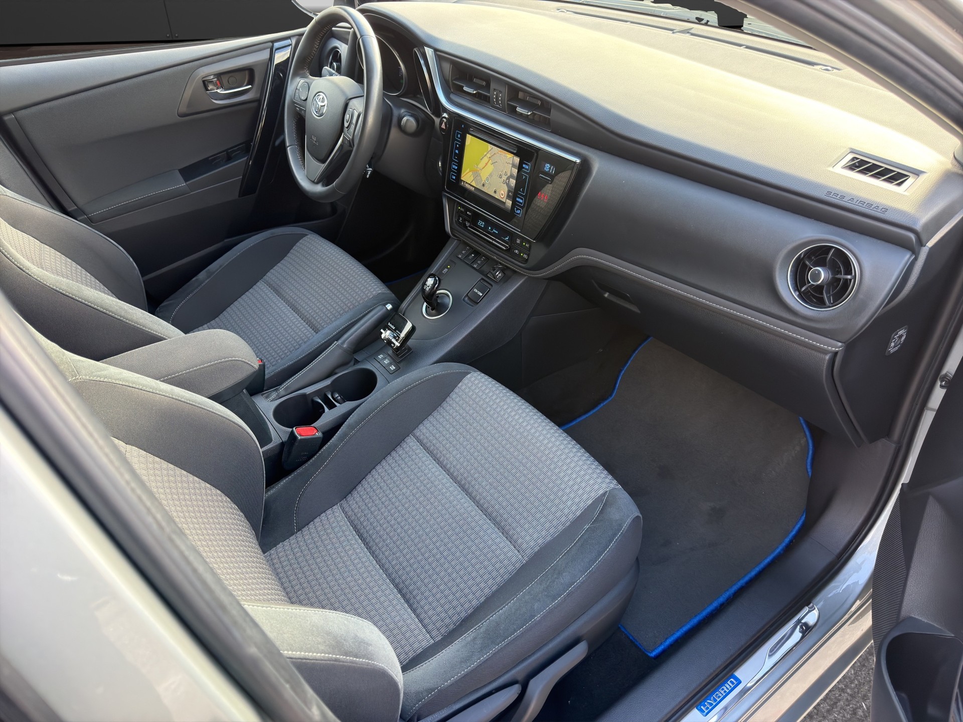 TOYOTA Auris Touring Sports 1.8 HSD Edition S e-CVT-image-13