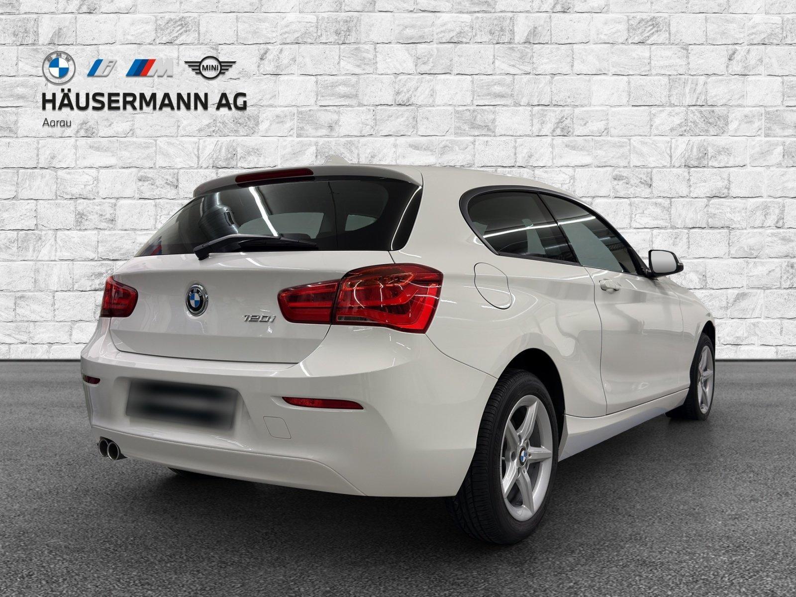 BMW 120i-image-4