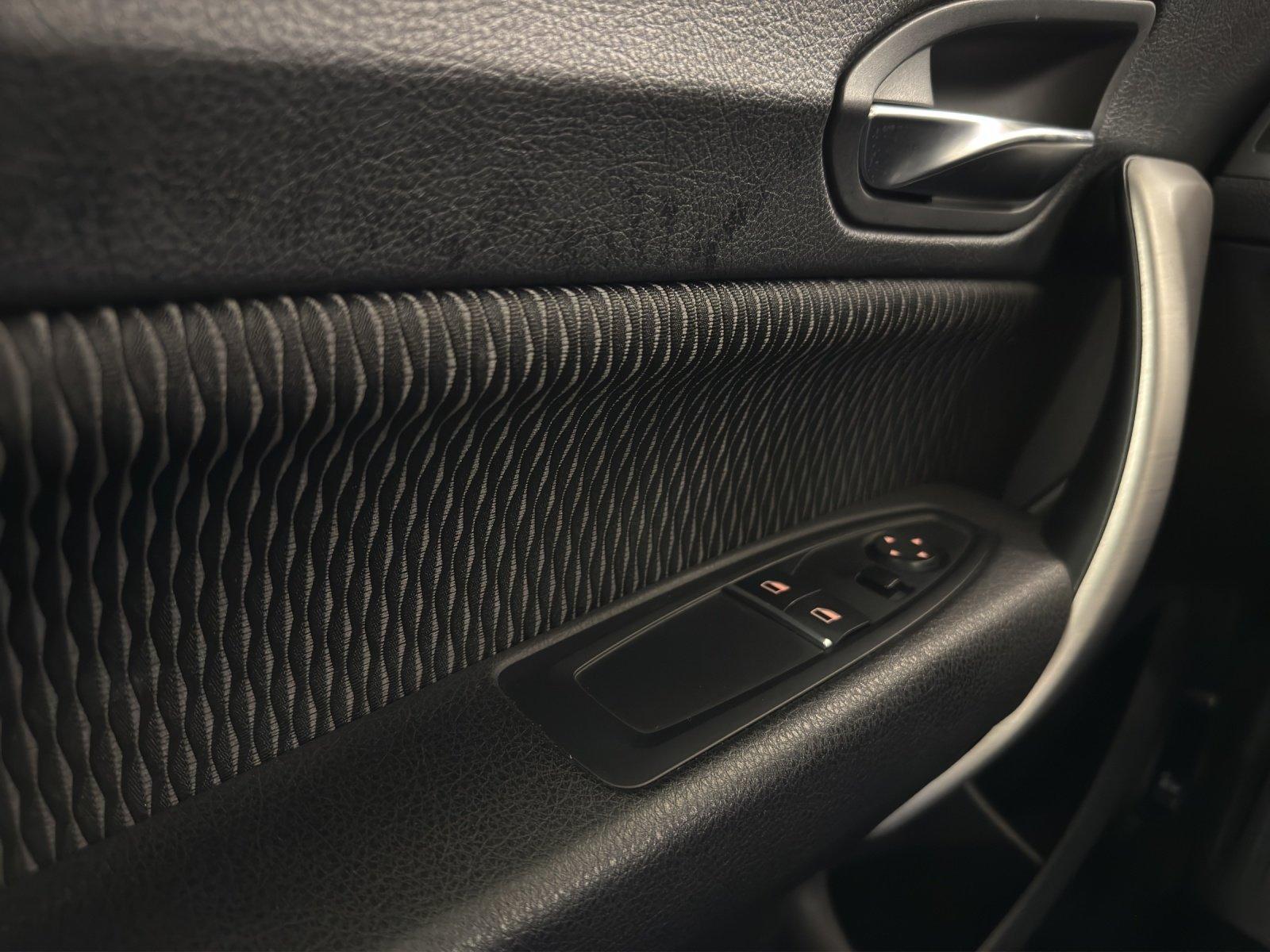 BMW 120i-image-14