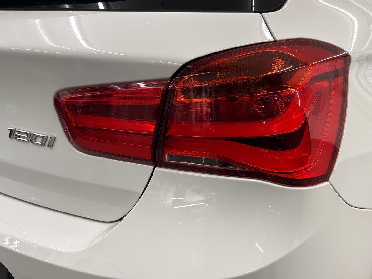 BMW 120i-image-20