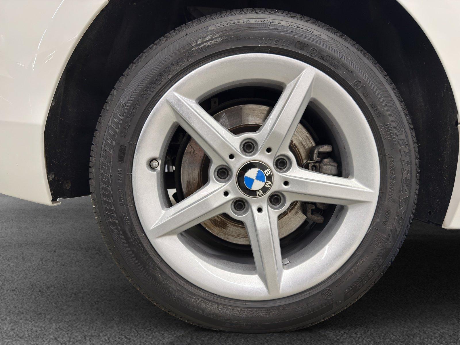 BMW 120i-image-10