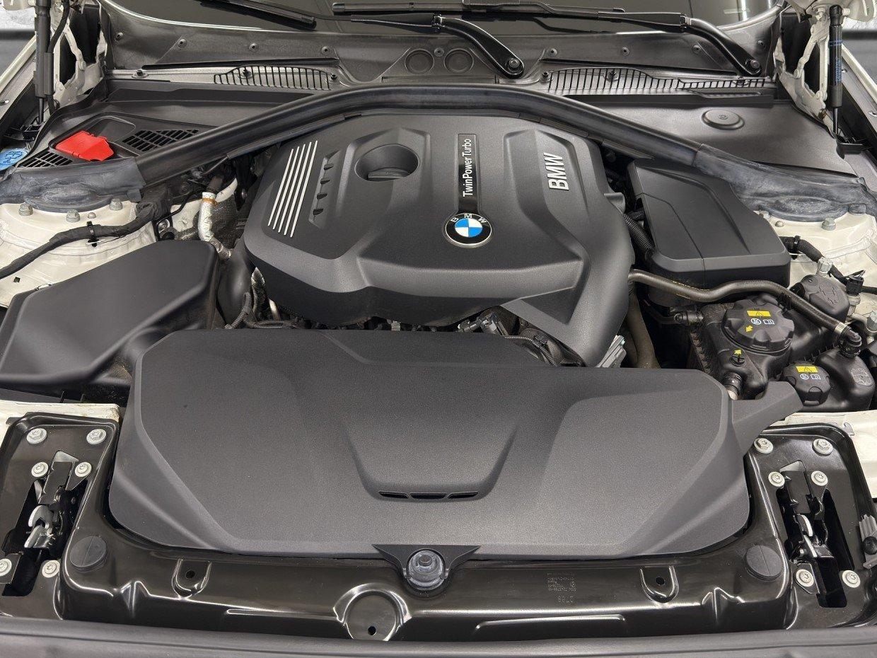 BMW 120i-image-23