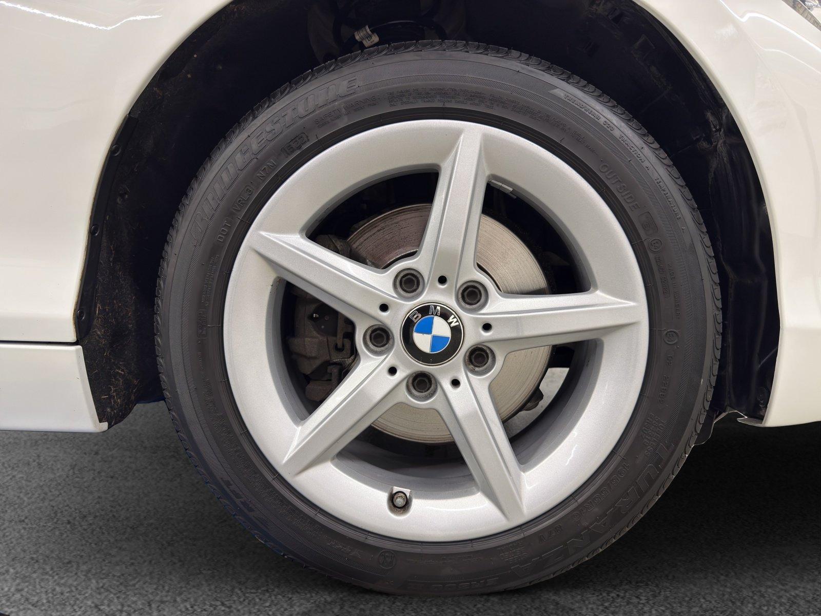 BMW 120i-image-11